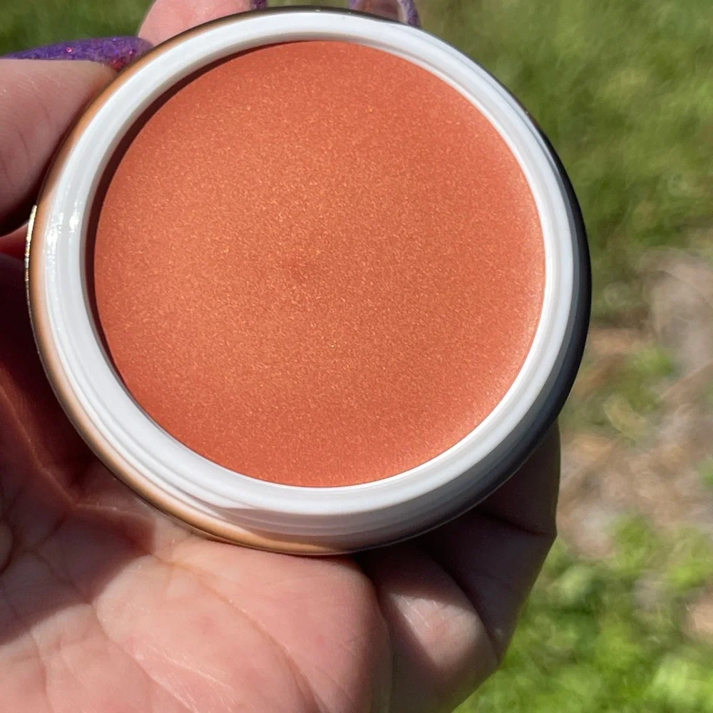 DANESSA MYRICKS BEAUTY Yummy Skin Blurring Powder In Lowkey (Peachy Gold)